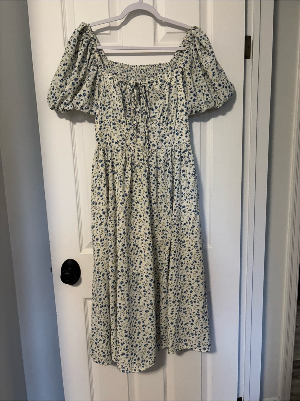 Floral Puff-Sleeve Midi Dress in Cream and Blue
